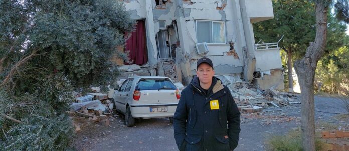 Yabancı uzman Heinz Wegerer en son Ukrayna'da görevlendirilmişti.  Kendisi, depremzedelere yardım etmek ve Uluslararası yardım kuruluşu için acil yardım organize etmek üzere yarına kadar İskenderun'da bulunuyor.