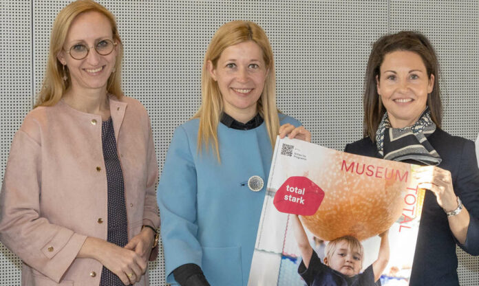 Auf ereignisreiche Tage freuen sich Landeskulturdirektorin Margot Nazzal, die Linzer Kulturstadträtin Doris Lang-Mayerhofer und die Geschäftsführerin der OÖ LKG Isolde Perndl.