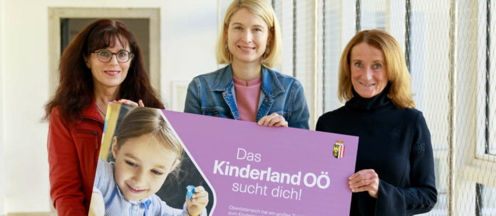 Dün Yukarı Avusturya Kinderland için yeni reklam afişini sundular (soldan): Silvia Luger-Linke (anaokulu asistan eğitimi için kurs lideri), LH-Stv.  Christine Haberlander ve yardım kuruluşunun genel müdürü Viktoria Tischler.