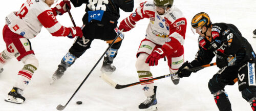 Marco Brucker (r.) und Co. wollen Bozen heute ein Bein stellen.