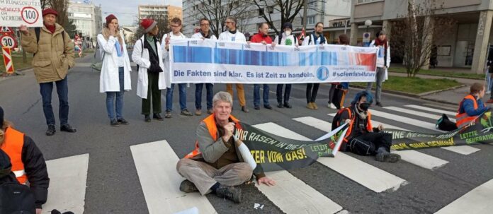 „Letzte Generation“-Blockade auf der Wiener Straße