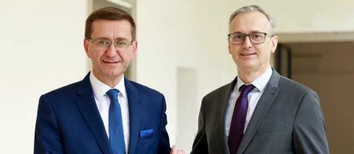 Freuen sich, dass Österreich Energie-technisch gut durch den Winter gekommen ist: Landesrat Markus Achleitner und Wolfgang Urbantschitsch, Vorstand der E-Control.