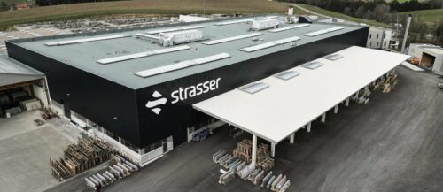 Strasser-Geschäftsführer Artmayr freut sich nicht nur über ein Umsatzplus von 11,5 Prozent auf 49,1 Millionen Euro im Vorjahr, sondern auch über die ausgebaute Zentrale in St. Martin im Mühlkreis mit erweiterter Produktionsfläche.