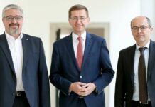 V.l.: AK-Präsident Andreas Stangl, Wirtschafts-Landesrat Markus Achleitner und David Pfarrhofer, Geschäftsführer Market Institut.