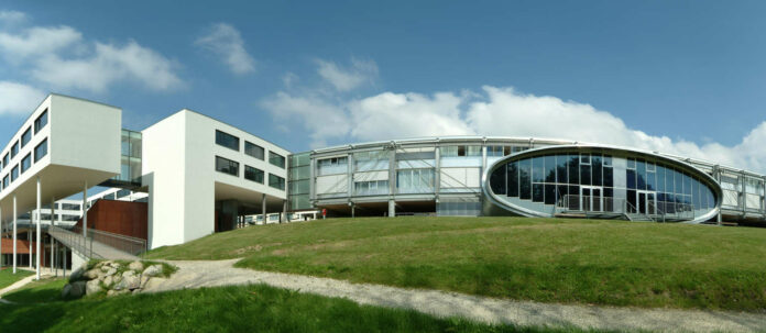 Yukarı Avusturya'daki Hagenberg'de.  Mühlviertel, örnek bir uygulamalı bilimler üniversitesidir.