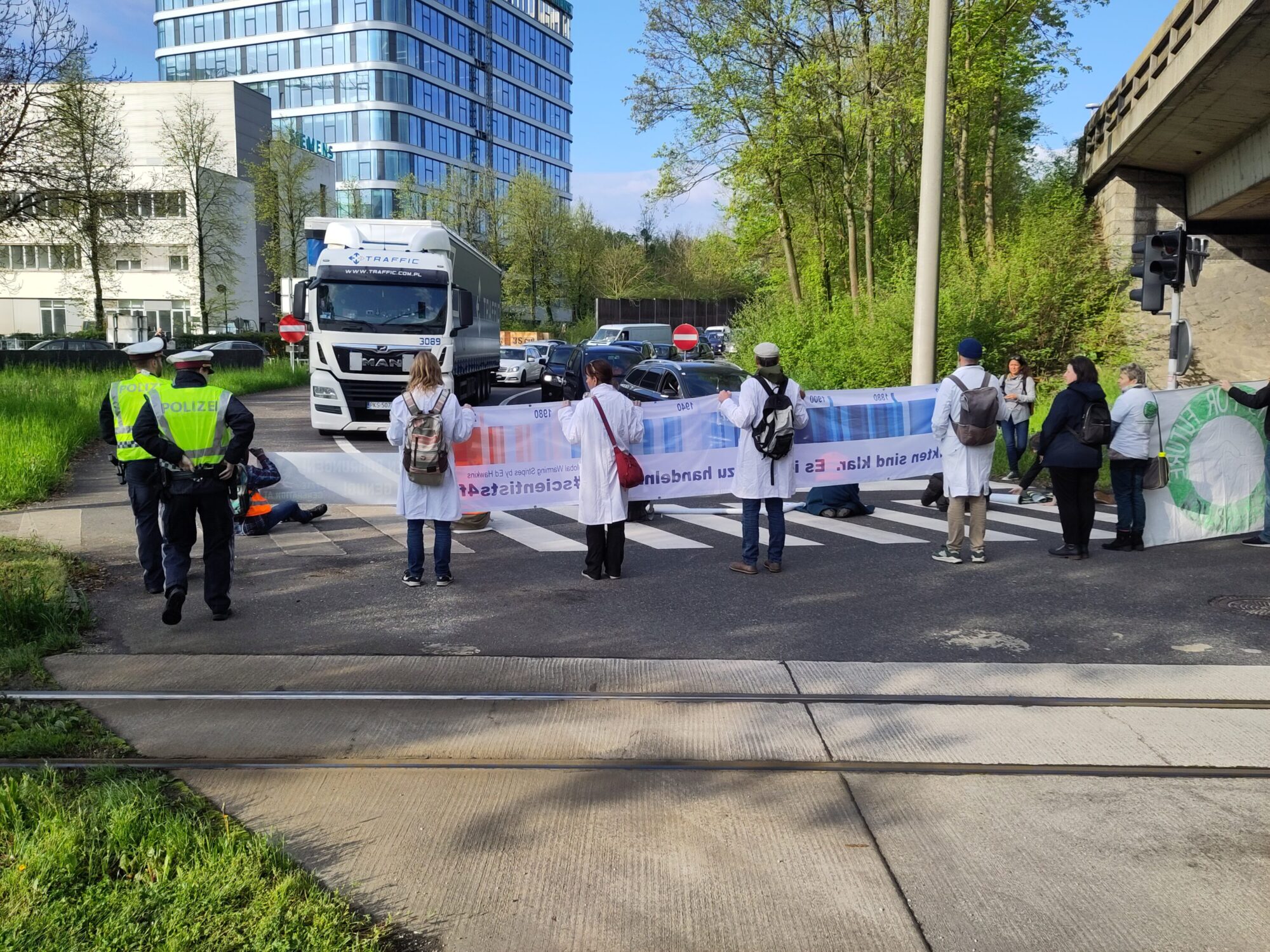 Letzte Generation Blockiert Verkehr In Linz