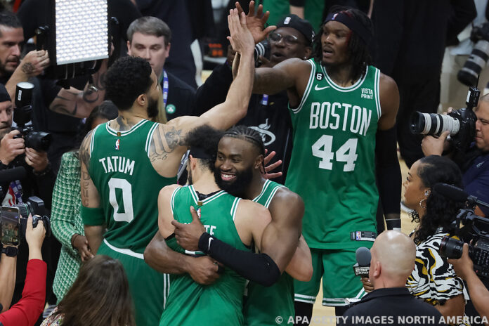 Boston-Celtics-gleichen-in-NBA-Play-offs-gegen-Miami-aus