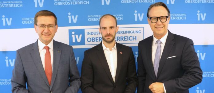 v.l.: Wirtschafts-Landesrat Markus Achleitner, Digitalisierungs-Staatssekretär Florian Tursky und IV-GF Joachim Haindl-Grutsch