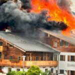 TIROL: GROSSBRAND AUF BAUERNHOF IN KITZBHEL