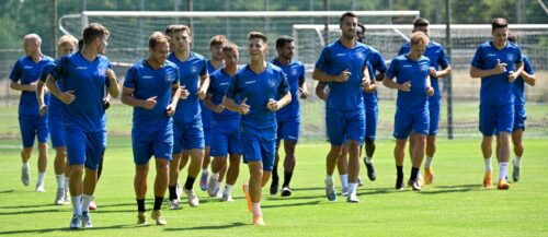 Mit insgesamt vier Neuzugängen und zwei Testspielern absolvierte Neo-Fußball-Bundesligist Blau-Weiß Linz gestern den Start in die Saisonvorbereitung.