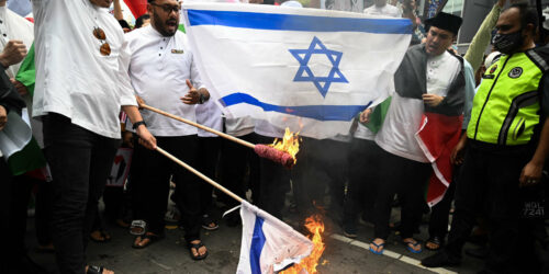 Wenn Muslime (wie hier in Malaysia im April) israelische Fahnen verbrennen, hat dies nicht nur mit dem Nahost-Konflikt, sondern einem in den Ursprüngen des Islam wurzelnden Antisemitismus zu tun.