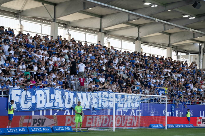 Rund 3500 Fans ließen sich trotz brütender Hitze das erste Spiel im neuen Hofmann-Personalstadion nicht entgehen.