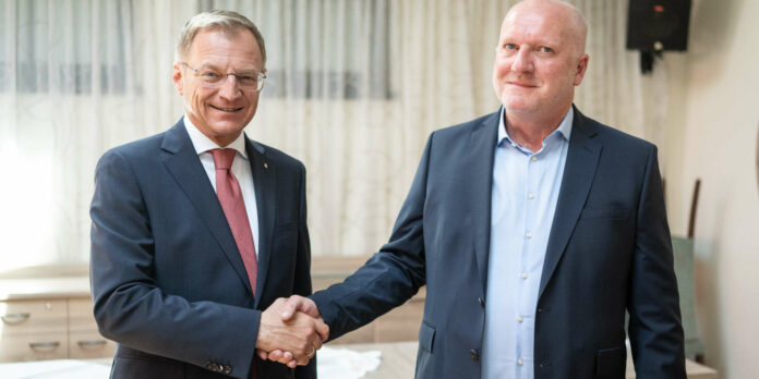 Belediye başkanı adayı Karl Kastner (sağda), eyalet partisi lideri Thomas Stelzer (solda) tarafından destekleniyor