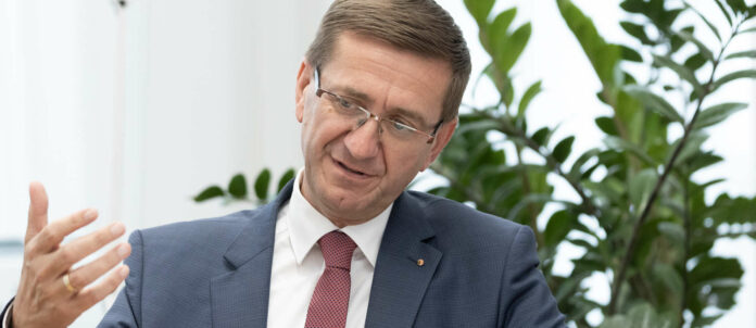 LR Markus Achleitner sieht in der Energiewende Chancen für Oberösterreich.