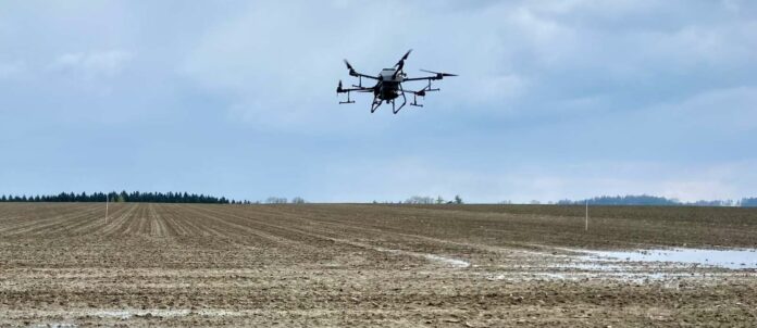 Der Drohne entgeht nichts — auch Unkräuter nicht, die den Pflanzen zusetzen. Eine Ausbringung von Pflanzenschutzmitteln per Drohne wäre nicht zuletzt bei Schlechtwetter ein großer Vorteil, an einer entsprechenden Verordnung wird gearbeitet.