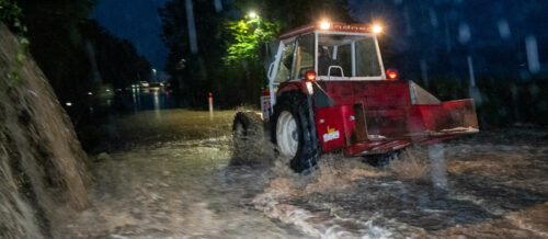 OBERSTERREICH: UNWETTER - 116 FEUERWEHREN IM EINSATZ