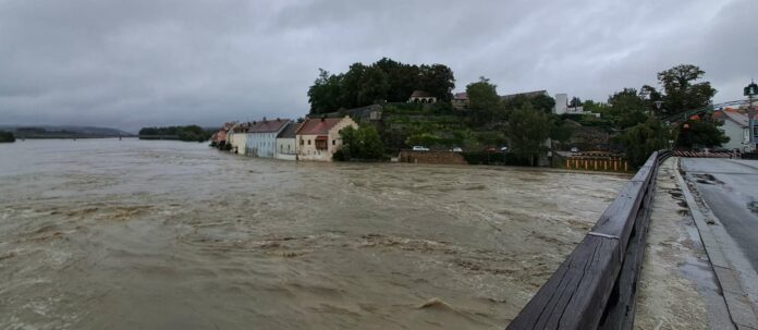 Auch in Schärding wurde der mobile Hochwasserschutz errichtet.