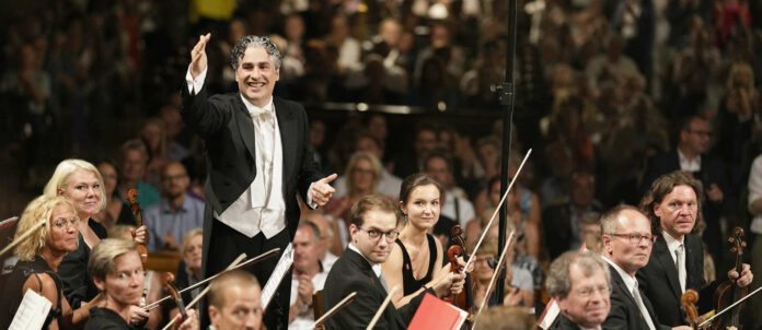 Viel Anerkennung gab es für Dirigent Remy Ballot und alle Mitwirkenden beim Abschlusskonzert der Florianer Brucknertage.