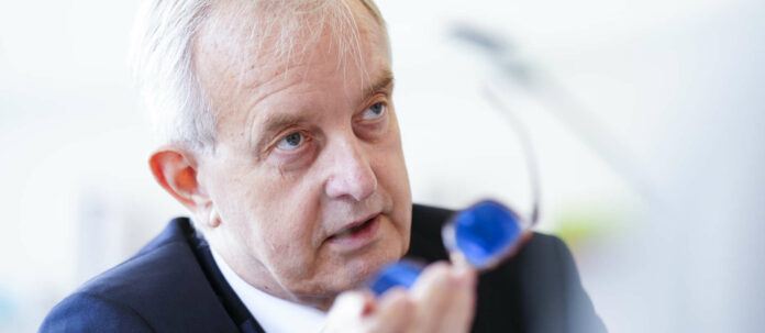 Ärztekammerpräsident Johannes Steinhart anlässlich eines Hintergrundgesprächs nach seiner Genesung