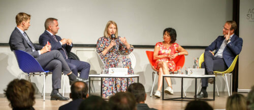 V.l.: Moderator Thomas Winkler, Lehrervertreter Paul Kimberger, LH-Stv. Christine Haberlander, Bildungspsychologin Christiane Spiel und Humangenetiker Markus Hengstschläger.