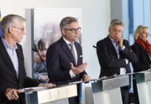 V. l.: Finanzminister Magnus Brunner (ÖVP) und Vizekanzler Werner Kogler (Grüne)