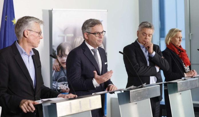 V. l.: Finanzminister Magnus Brunner (ÖVP) und Vizekanzler Werner Kogler (Grüne)