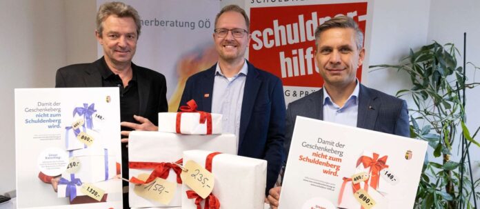 Soldan sağa: Thomas Berghuber, Thorsten Rathner (Yukarı Avusturya Borçlu Yardımı Genel Müdür Yardımcısı) ve LR Wolfgang Hattmannsdorfer, Pazartesi günü 