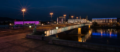 Die Straßenbeleuchtung wird in Linz regelmäßig unter den Aspekten Energieeinsparung, „Lichtverschmutzung“ und Sicherheit adaptiert.