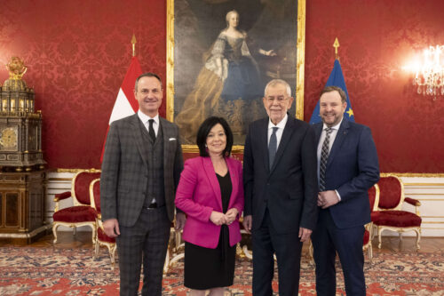 v. l.: BR-Vpräs. Dominik Reisinger, BR-Präs. Margit Göll, BundespräsidentAlexander van der Bellen und BR-Vpräs. Franz Ebner.