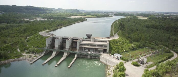 Wasserkraftwerk_Marchtrenk_(Traun).jpg