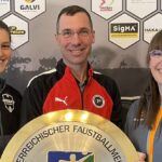 Die Finalistinnen: Andreas Teufer (Freistadt) trennt die Rivalinnen Jana Lugerbauer (Nußbach) und Katharina Gahleitner (Arnreit).