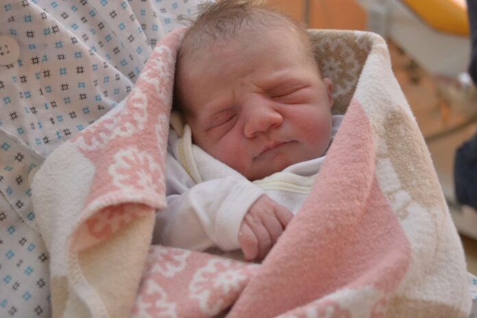 Die kleine Eva wollte partout nicht zum errechneten Geburtstermin am 22. Februar zur Welt kommen. Sie wartete noch eine Woche und ist daher das Schaltjahrbaby des Klinikums Freistadt.