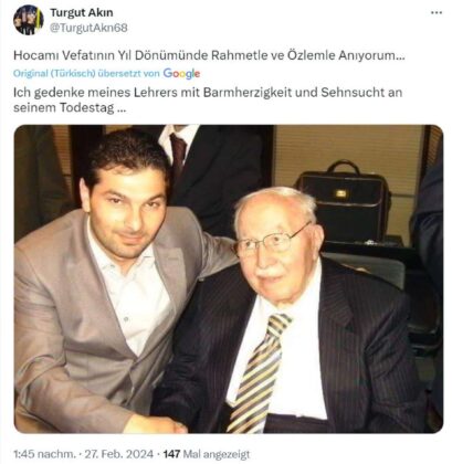 Lehrling eines Antisemiten: Immer am 27. Februar postet Akin ein Foto, das ihn mit seinem an diesem Tag im Jahr 2011 verstorbenen Lehrer Necmettin Erbakan zeigt.
