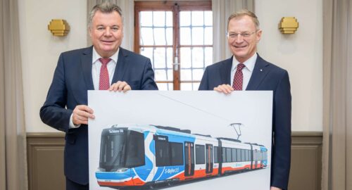 Von Landesseite ist alles auf Schiene, so LH Thomas Stelzer (ÖVP, r.) und Verkehrslandesrat Günther Steinkellner (FPÖ).