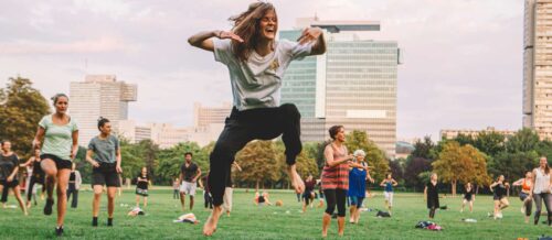 In Wien sind die Gratis-Workshops der Reihe „Public Moves“ beliebte Anziehungspunkte für Tanzhungrige und solche, die es werden wollen.