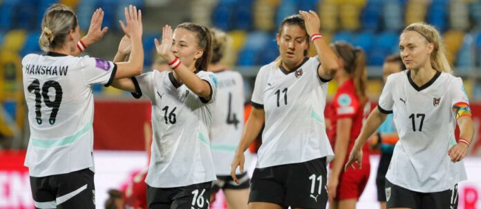 Drei wichtige Punkte eroberten Verena Henshaw (links) und Co. in der EM-Qualifikation gegen Polen