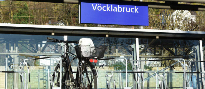 Fahrradstnder am Bahnhof Vcklabruck, sterreich, Europa -