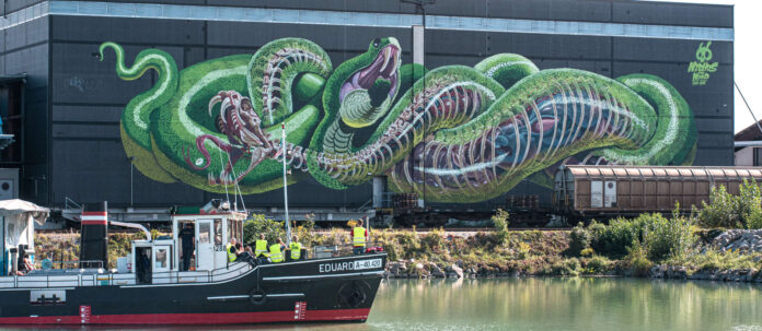 „The Translucent Serpent“ auf 900 Quadratmeter Linzer Hafen