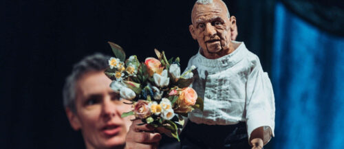 „Der merkwürdige Herr Bruckner", eine Produktion des Kinderkulturzentrums Kuddelmuddel, eröffnet die heurige Ausgabe des Welser Figurentheaterfestivals.