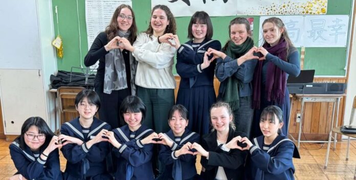 Die oberösterreichischen Schülerinnen mit Kolleginnen aus der Mishima Junior High School