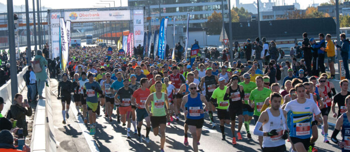 LEICHTATHLETIK: LINZ DONAU MARATHON: START