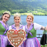 Die amtierenden Narzissenhoheiten. (v. l.) Prinzessin Sophia Hellwig (Oberösterreich), Königin Michaela Ertlschweiger (Steiermark) und Prinzessin Celin Pichler (Steiermark)