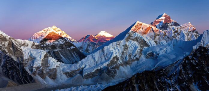 Himalaja-Gebiet mit dem Mount Everest, Nuptse, Lhotse, und dem Makalu