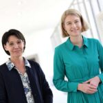 Gesundheitsreferentin LH-Stv. Christine Haberlander mit Netzwerkkoordinatorin Bettina Blanka (l.) und Haltungs- und Bewegungsberaterin Margit Wachter (r)