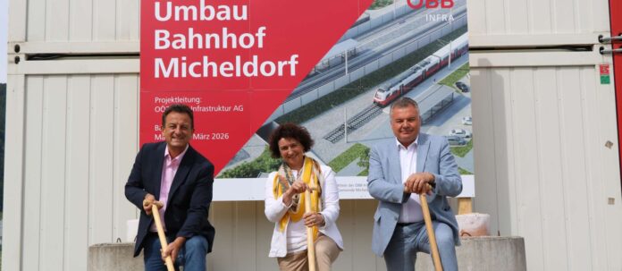 Spatenstich mit v. l. Bürgermeister Horst Hufnagl, ÖBB-Geschäftsbereichsleiterin Christina Rebernik und Landesrat Günther Steinkellner