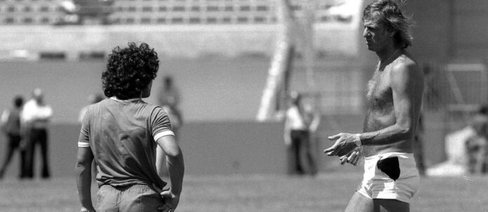 Zwei argentinische Größen im Gespräch: Diego Armando Maradona (links) mit Cesar Luis Menotti