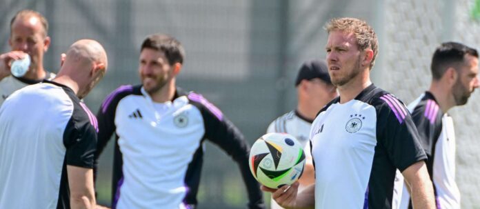 Die Stimmung im DFB-Team von Julian Nagelsmann (am Ball) ist nach 5:1-Auftaktsieg entsprechend gut.