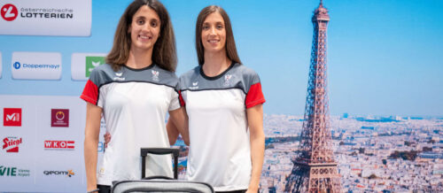 Österreichs Olympia-Medaillenhoffnungen Eirini Marina (links) und Anna-Maria Alexandri bei der Einkleidung für Paris.