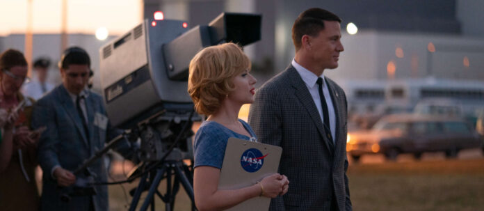 Die Komödie „To the Moon“ mit Scarlett Johannsen und Channing Tatumist nicht nur eine rund zweistündige Geschichte über die Mondlandung, sondern erzählt auch von einem Kampf um Wahrheit und Moral.