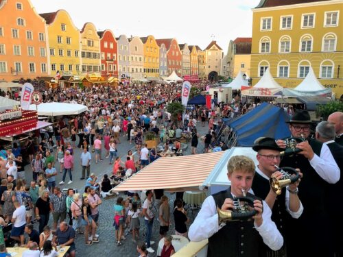 Schärding wird heuer etwas verspätet zum Schlemmerparadies. Feinschmecker von „drent & herent“ treffen sich in der Barockstadt zum legendären Schlemmerfest vom 6. bis 8. September.